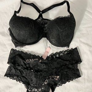 Victoria's Secret Lace Racerback T-shirt bra 32C and 2 panties Sm